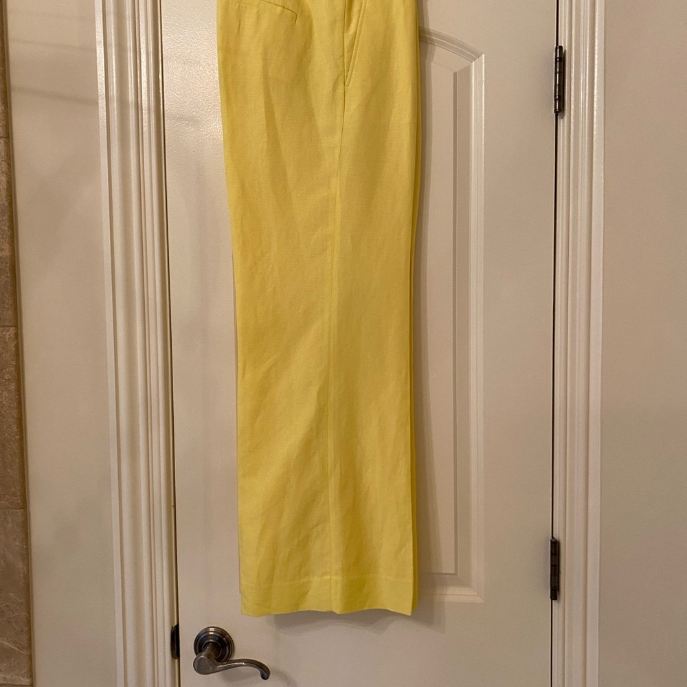 Women’s Banana Republic Sunny Yellow Trousers. 4 P. Fully lined. Used